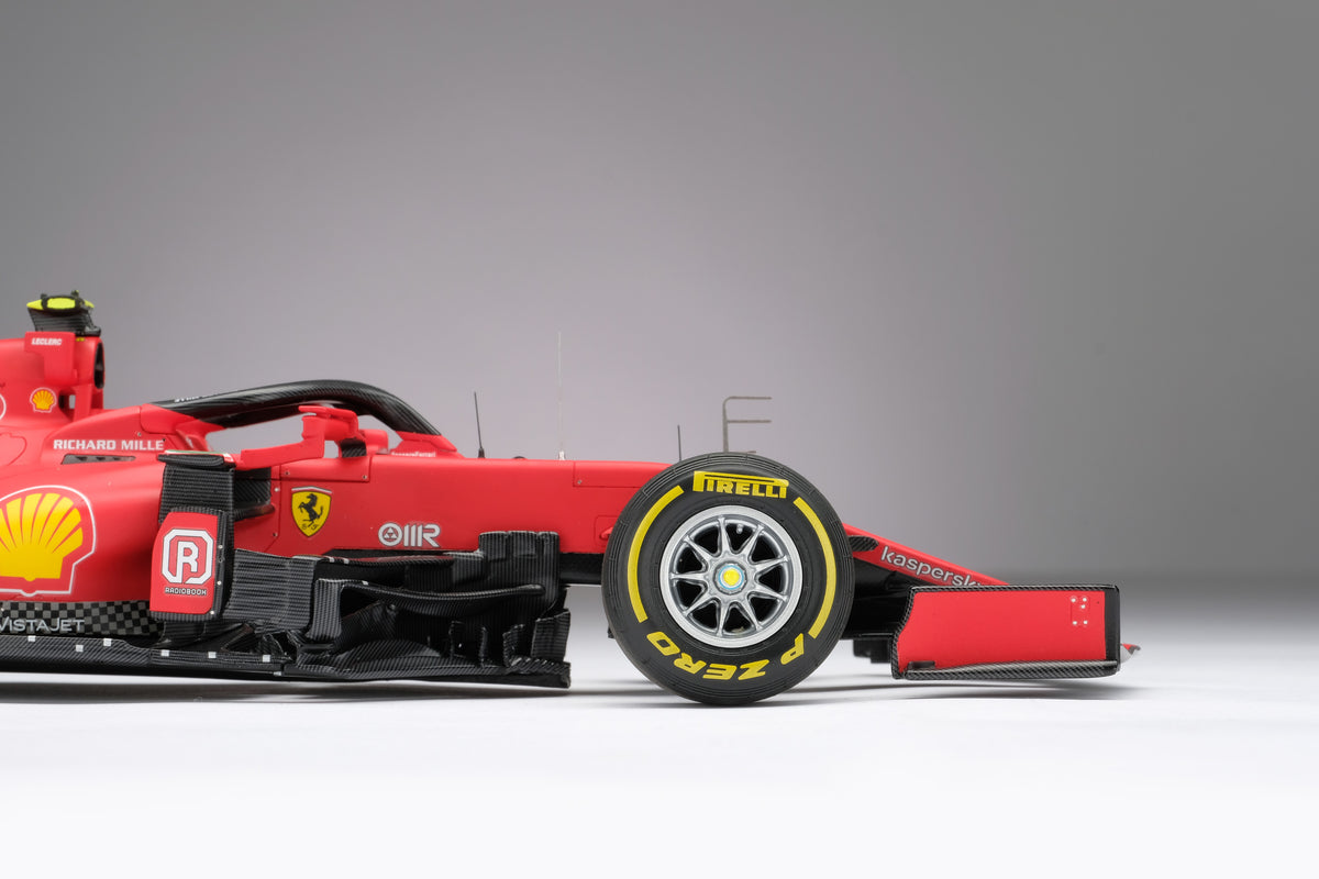 Ferrari SF21 - Livrée de la saison 2021 - Carlos Sainz - Échelle 1:18