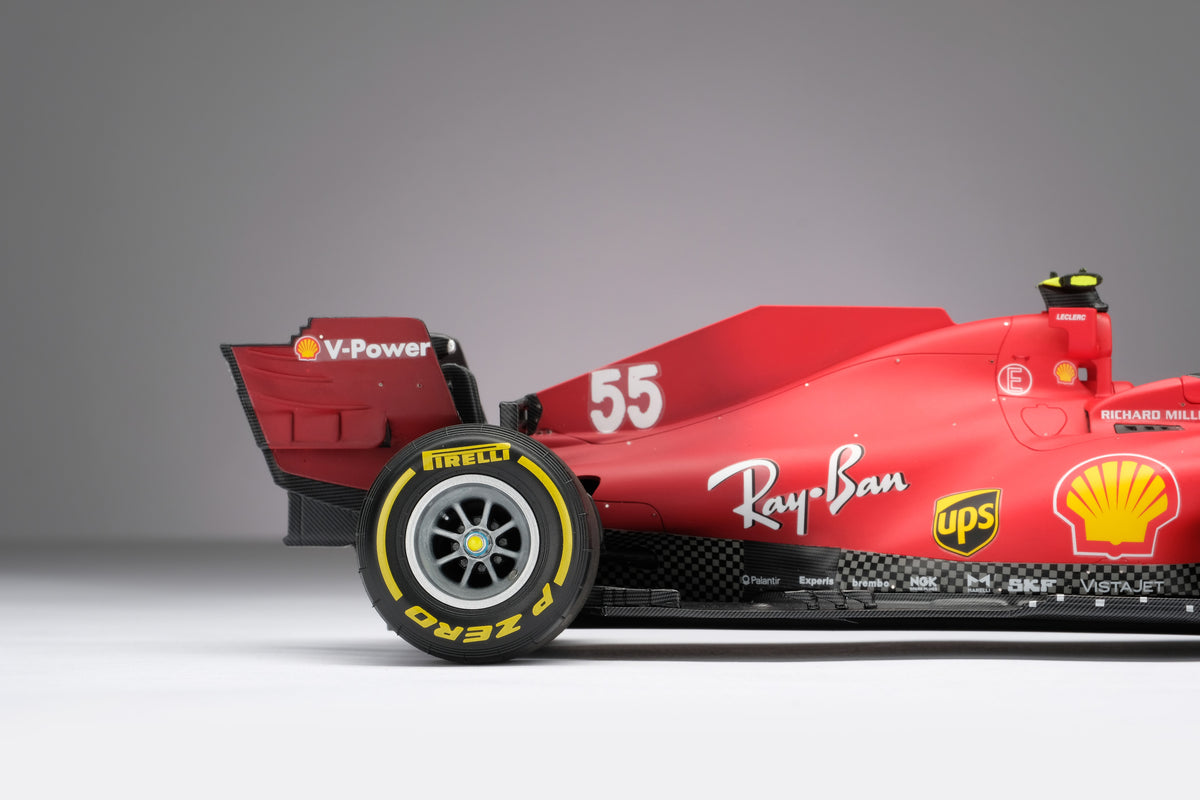 Ferrari SF21 - Livrée de la saison 2021 - Carlos Sainz - Échelle 1:18