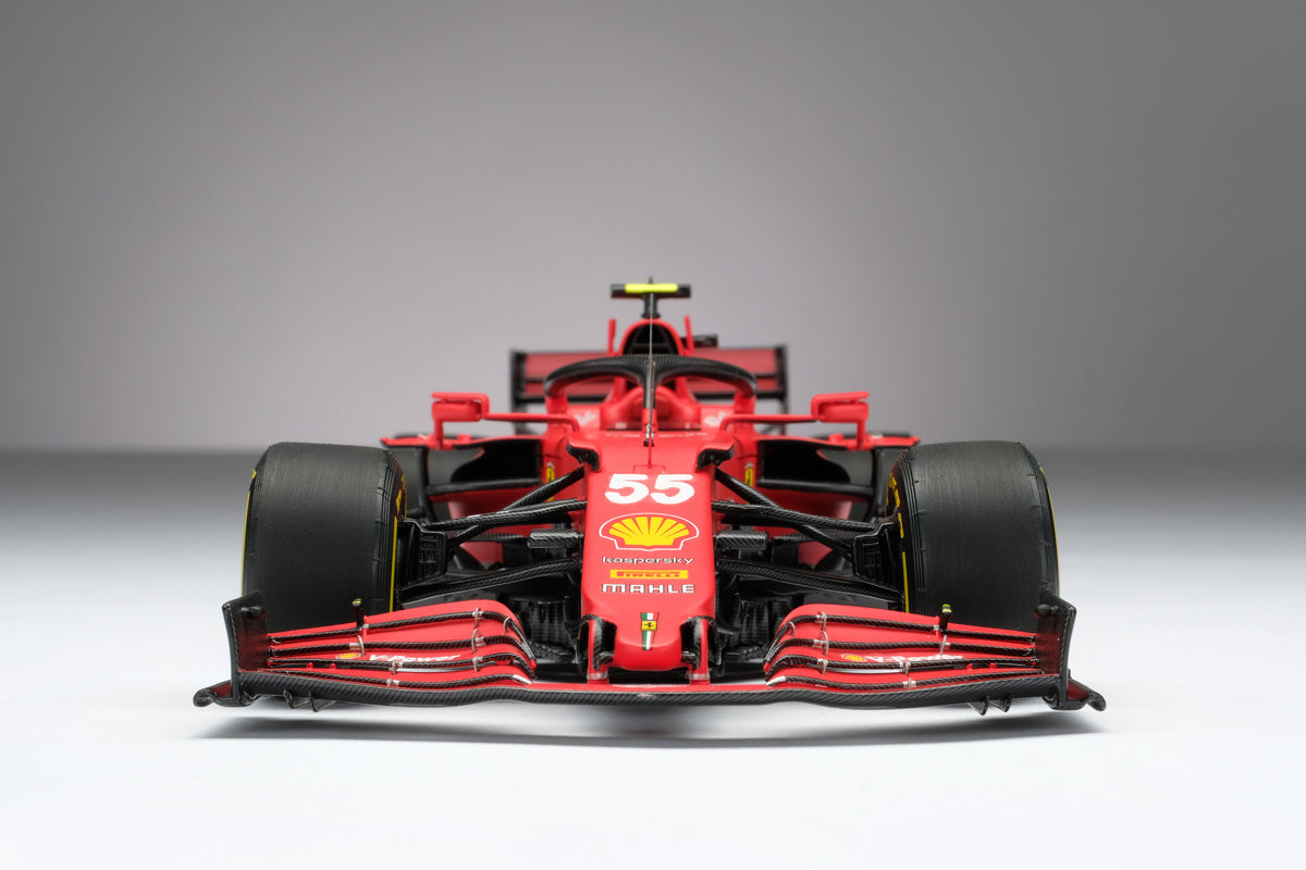 Ferrari SF21 - Livrée de la saison 2021 - Carlos Sainz - Échelle 1:18