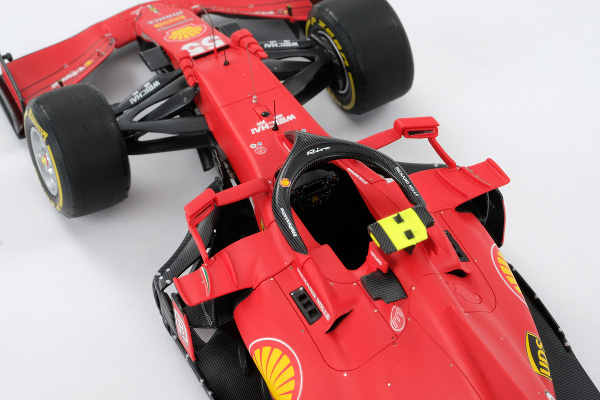 Ferrari SF21 - Livrée de la saison 2021 - Carlos Sainz - Échelle 1:18