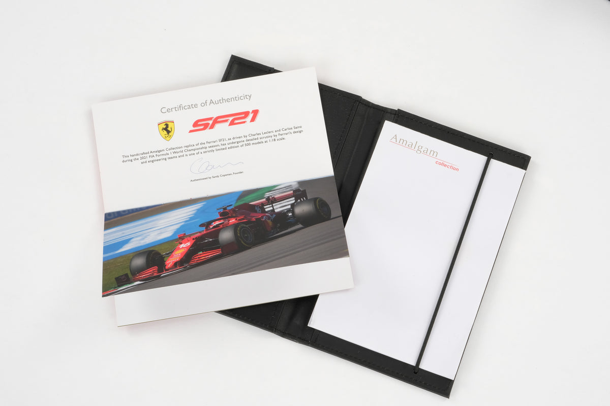 Ferrari SF21 - Livrée de la saison 2021 - Carlos Sainz - Échelle 1:18