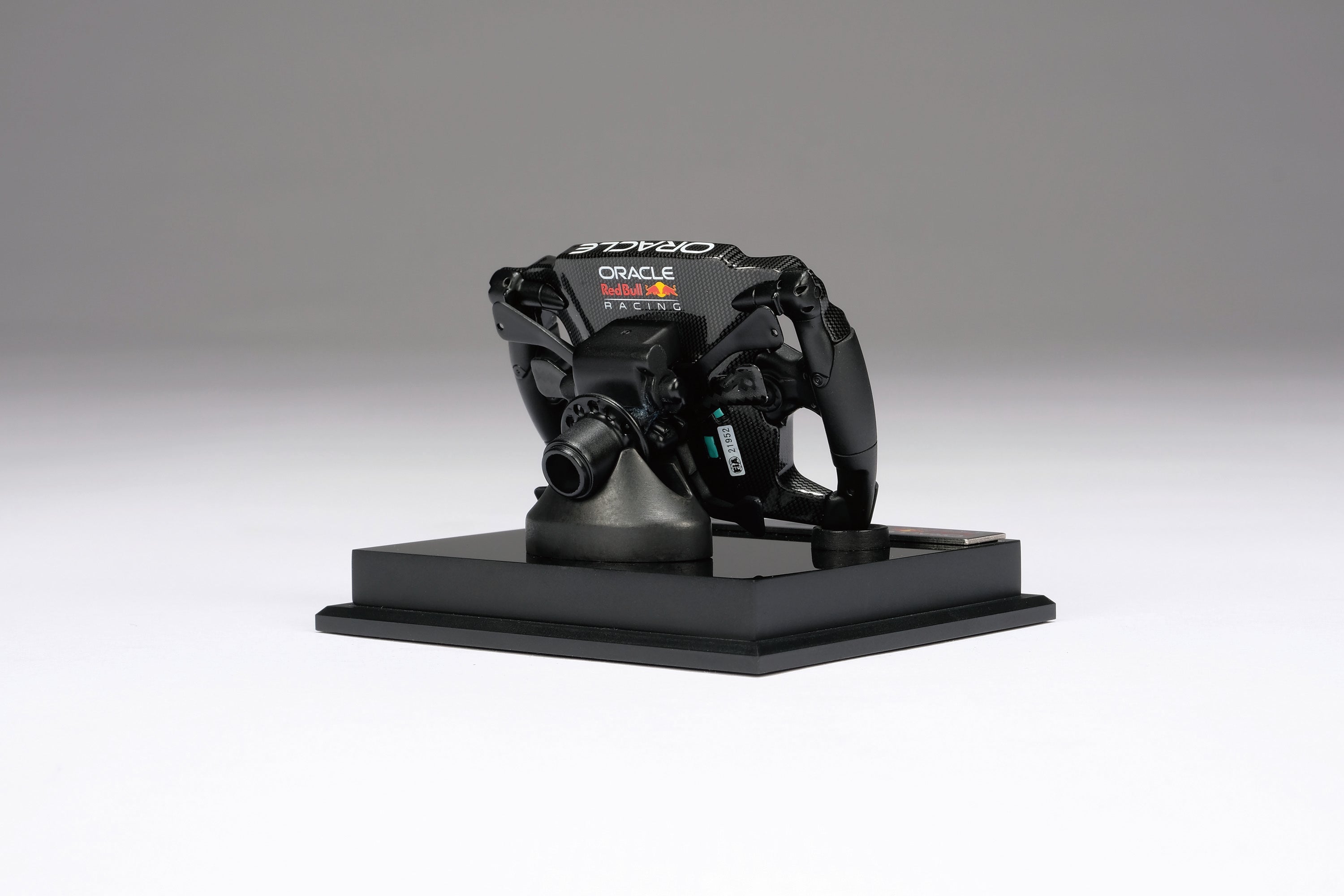 オラクル レッドブル レーシング RB19 (2023) ステアリング ホイール