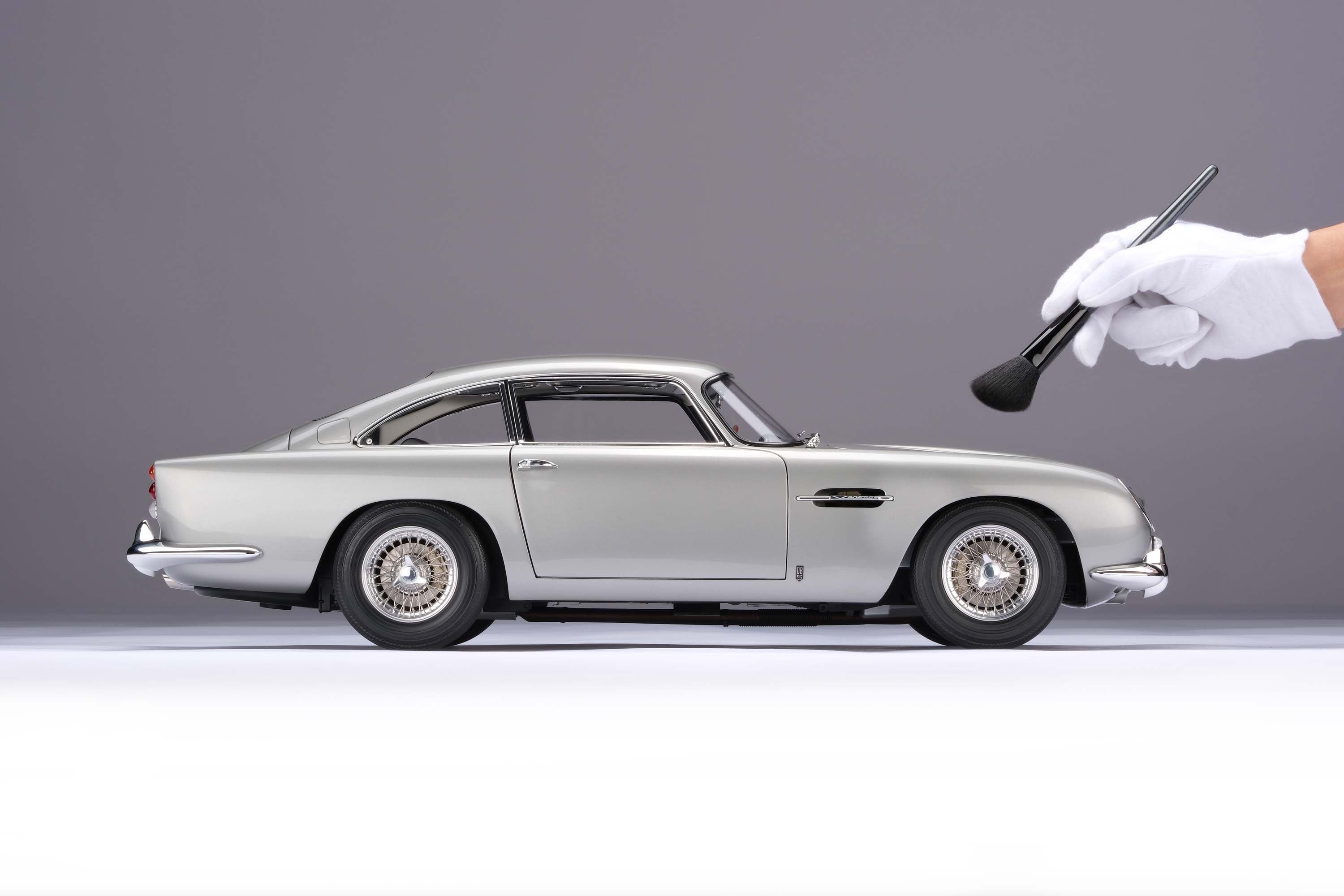 ASTON  MARTIN  DB5 ハンドメイド　ガレージ　ジオラマ Aston Martin DB5 Vantage (1964) – Amalgam Collection
