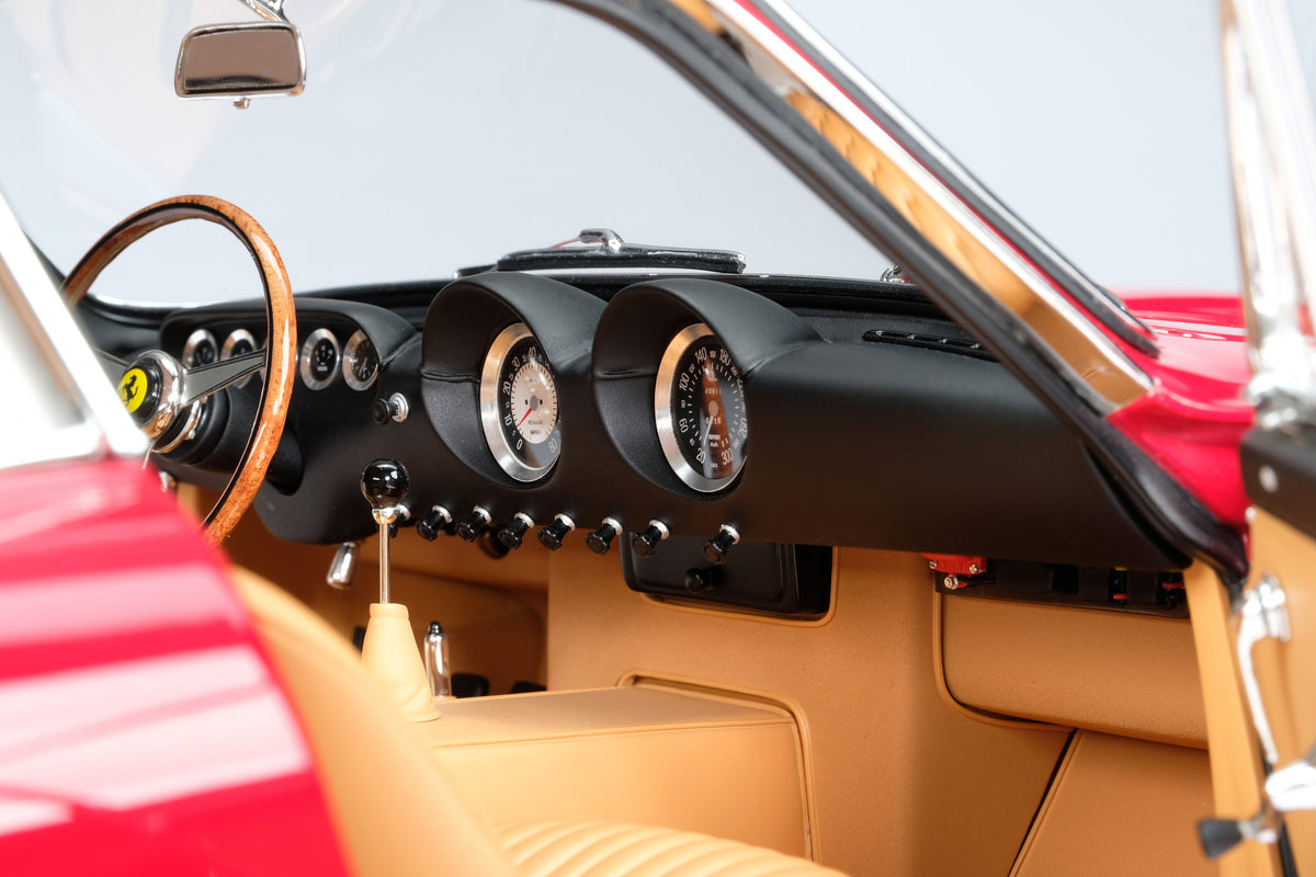 Ferrari 250 GT Lusso (1962) - Échelle 1:8