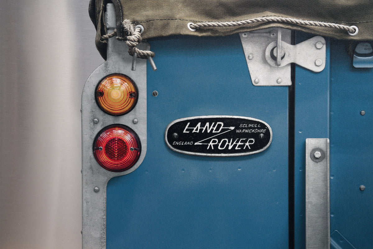 Land Rover Série 2a - Impression sur support plat en demi-teintes, 60 cm - Détail du feu arrière