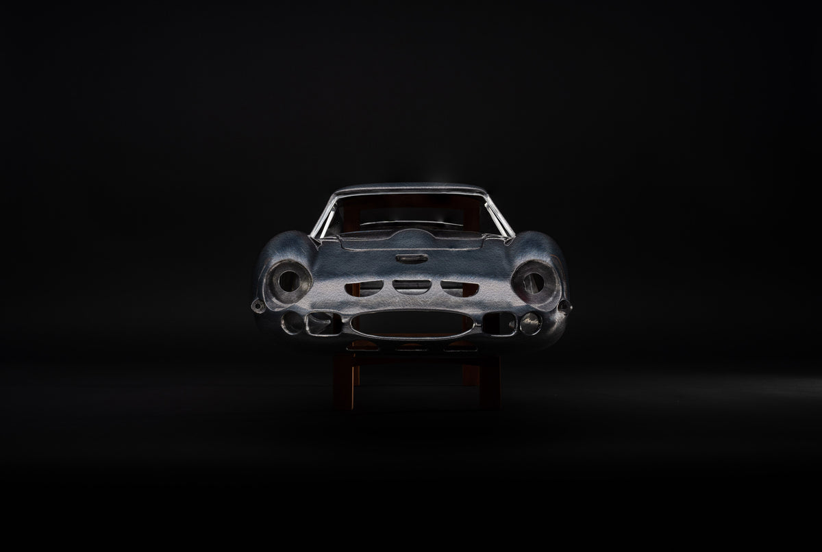 Réplique de la Ferrari 250 GTO à carrosserie en aluminium - Finition martelée