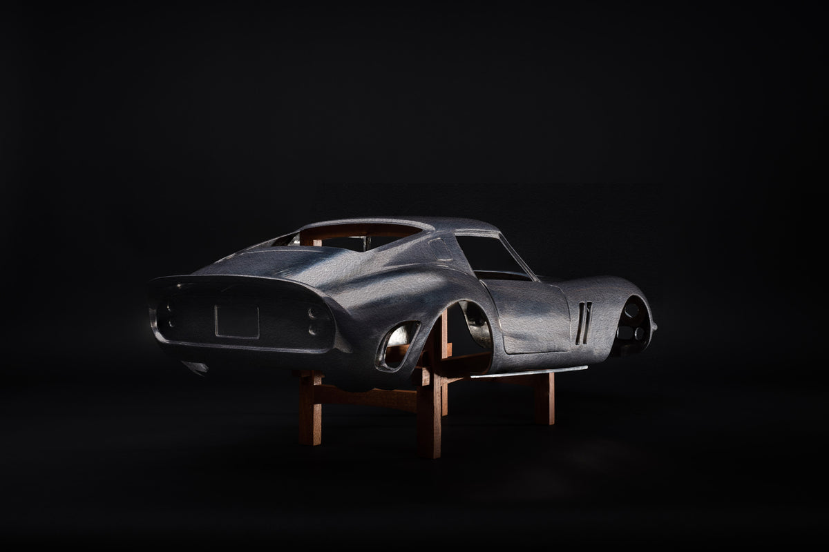 Ferrari 250 GTO - Nachbau mit Aluminiumkarosserie - gehämmerte Oberfläche