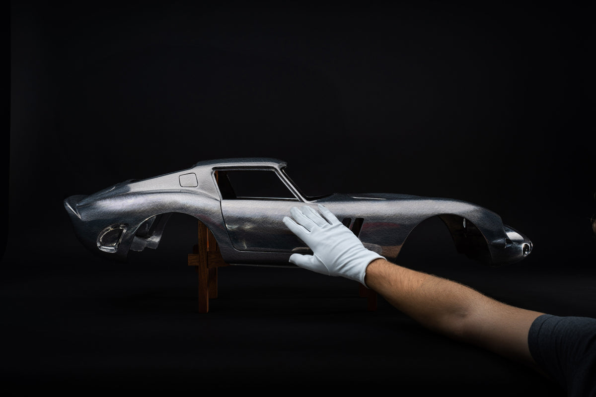 Réplique de la Ferrari 250 GTO à carrosserie en aluminium - Finition martelée