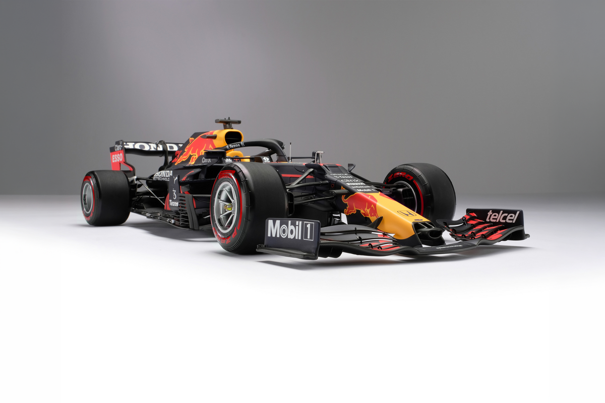 Red Bull Racing Honda RB16B - Vainqueur du Grand Prix d'Abu Dhabi 2021 - Max Verstappen - Échelle 1:8