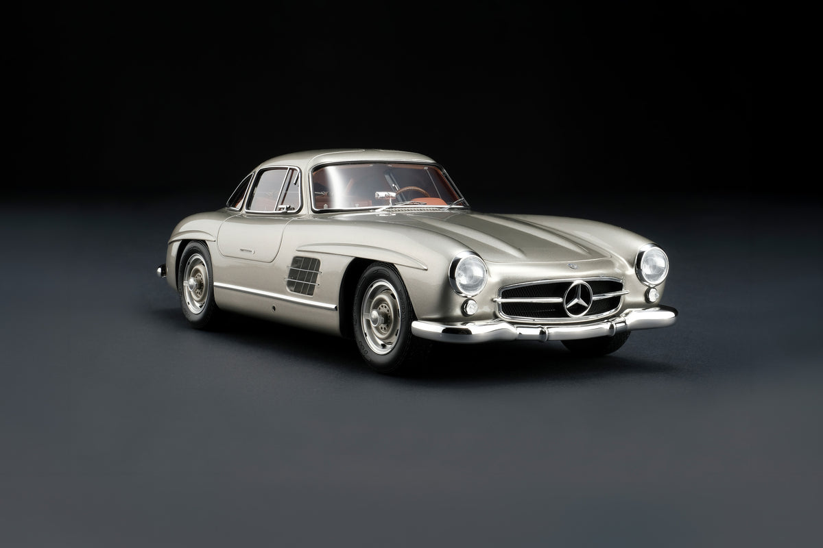 Mercedes-Benz 300 SL Gullwing - Silver Grey Metallic - 1:18 scale