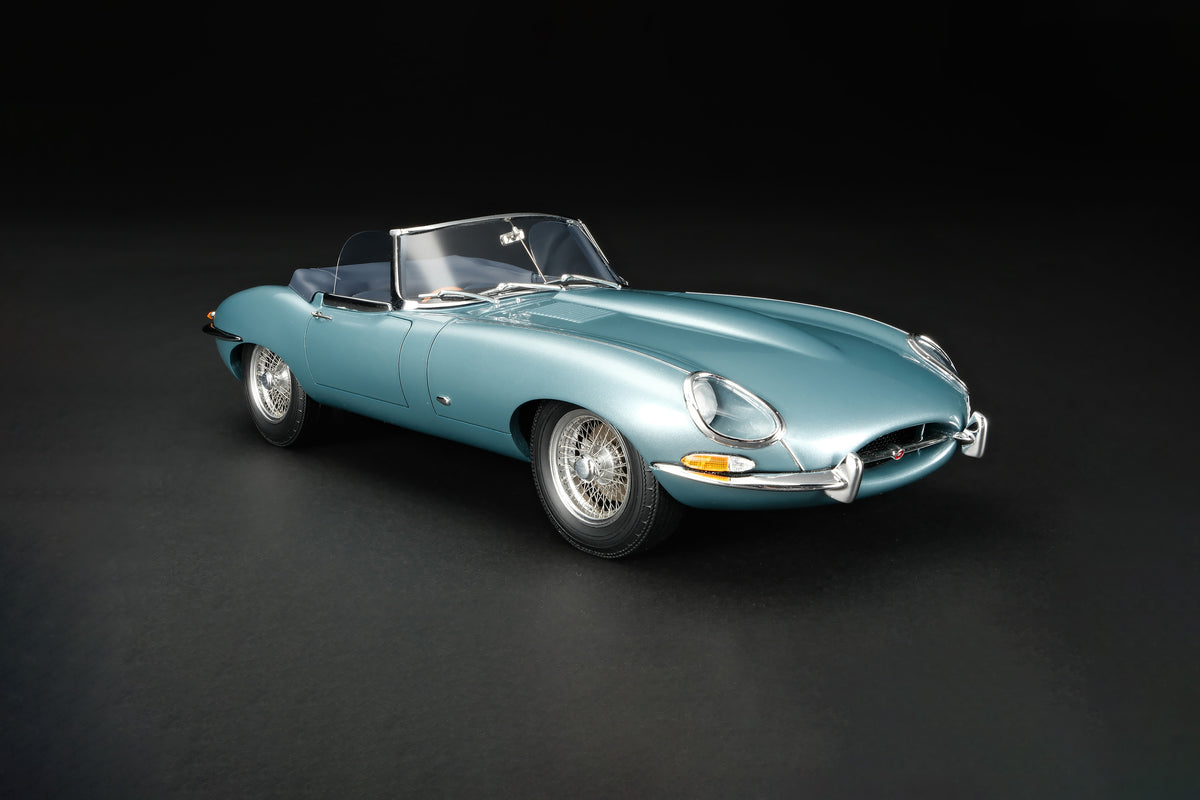 Jaguar E-type Roadster - 1:18 scale