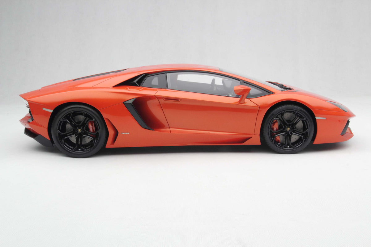 Lamborghini Aventador LP700-4 (2011)