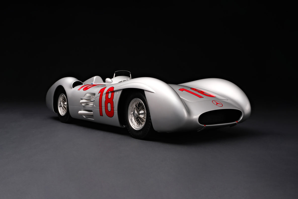 Mercedes-Benz W196 Streamliner - Vainqueur du Grand Prix de France 1954 - Juan Manuel Fangio - Échelle 1:8