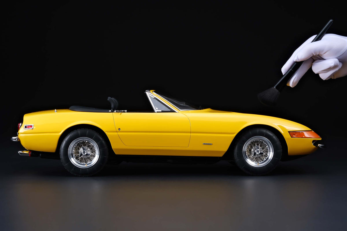 Ferrari 365 GTS/4 "Daytona" Spider (1969) - In Yellow - 1:8 scale