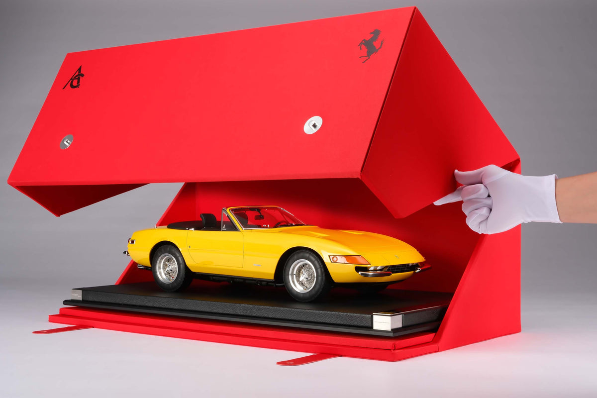 Ferrari 365 GTS/4 "Daytona" Spider (1969) - In Yellow - 1:8 scale