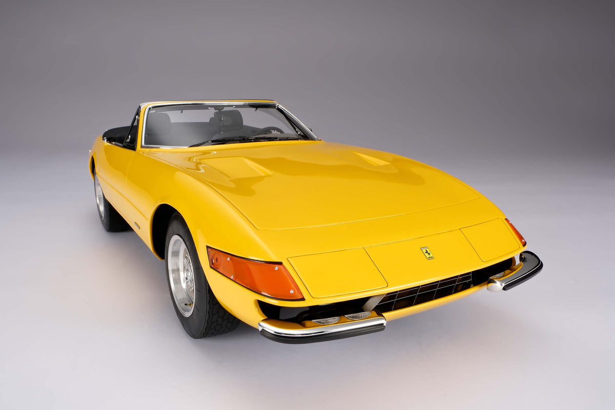 Ferrari 365 GTS/4 "Daytona" Spider (1969) - In Yellow - 1:8 scale