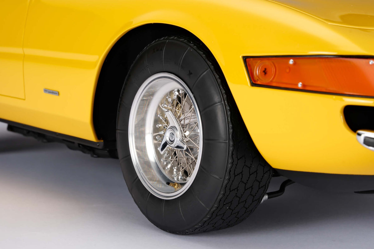 Ferrari 365 GTS/4 "Daytona" Spider (1969) - In Yellow - 1:8 scale