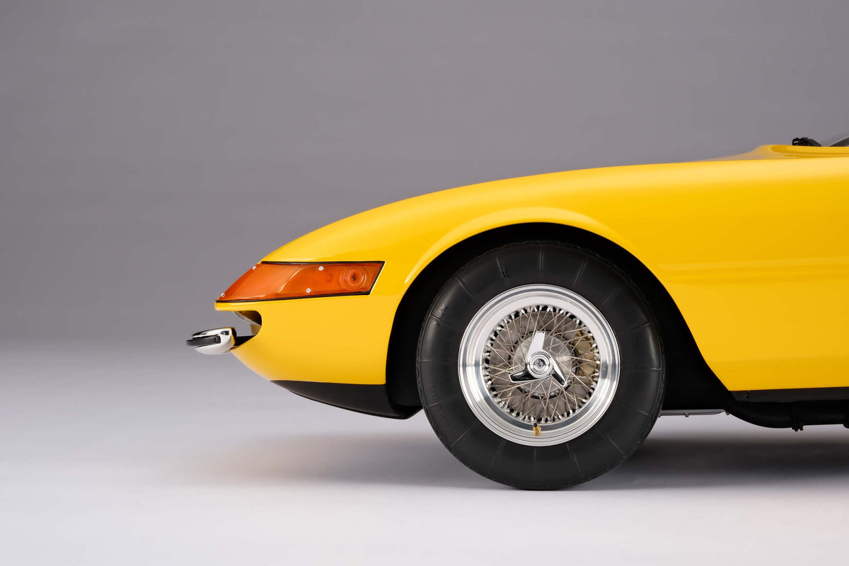 Ferrari 365 GTS/4 "Daytona" Spider (1969) - In Yellow - 1:8 scale