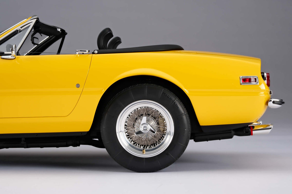 Ferrari 365 GTS/4 "Daytona" Spider (1969) - In Yellow - 1:8 scale