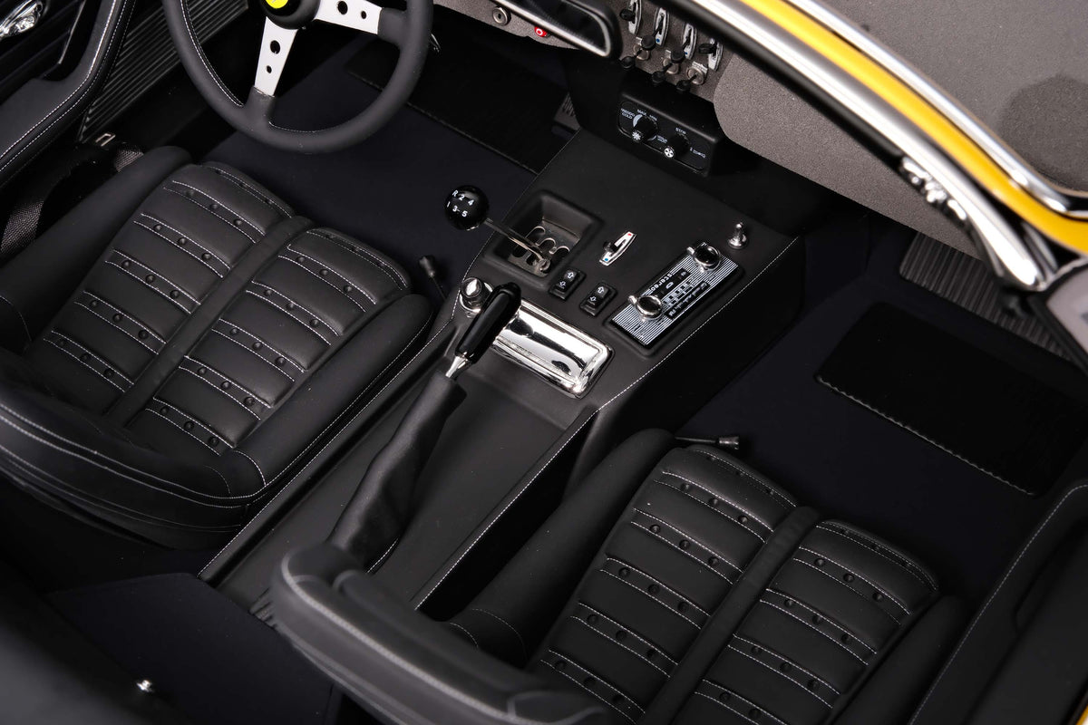 Ferrari 365 GTS/4 "Daytona" Spider (1969) - In Yellow - 1:8 scale