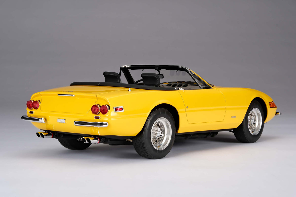 Ferrari 365 GTS/4 "Daytona" Spider (1969) - In Yellow - 1:8 scale