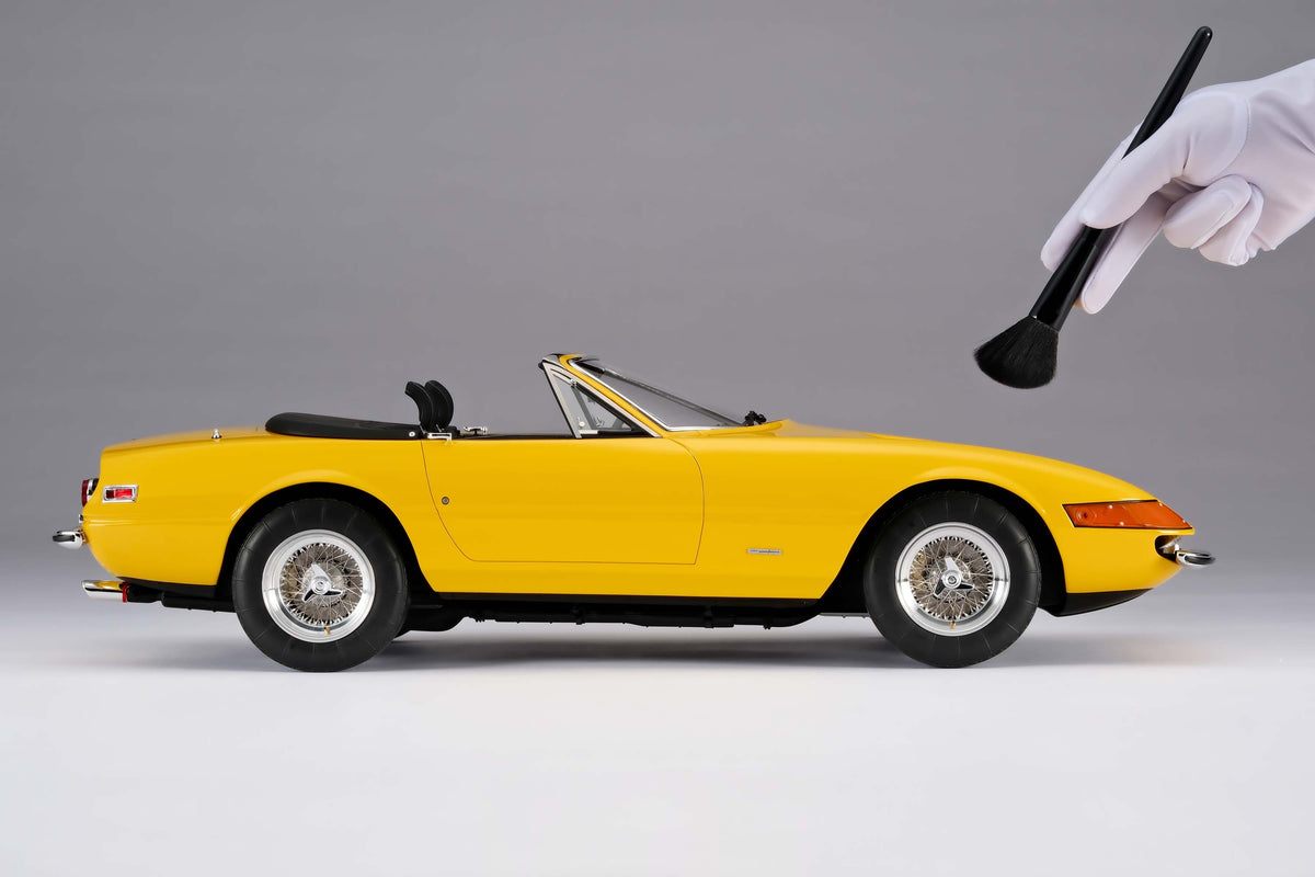 Ferrari 365 GTS/4 "Daytona" Spider (1969) - In Yellow - 1:8 scale
