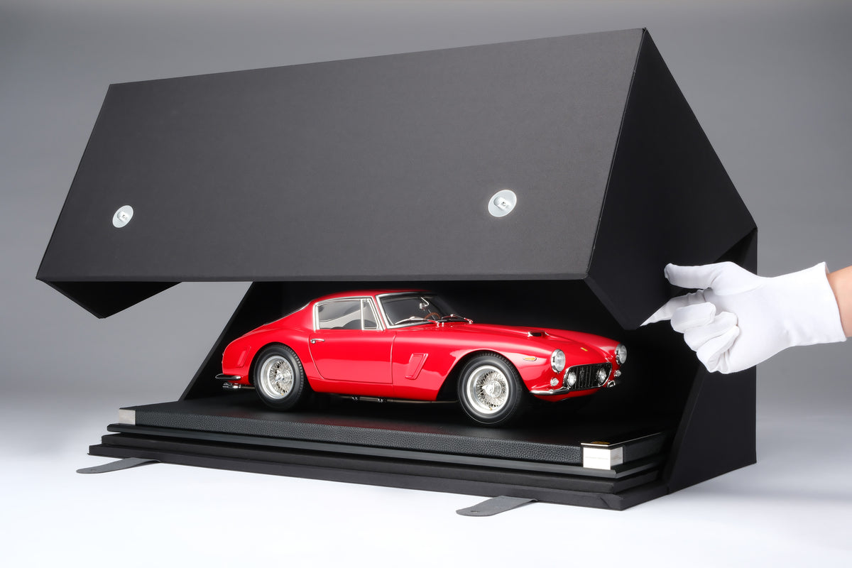 Ferrari 250 GT Berlinetta SWB (1961) - Limited Edition model at 1:8 scale by Amalgam Collection