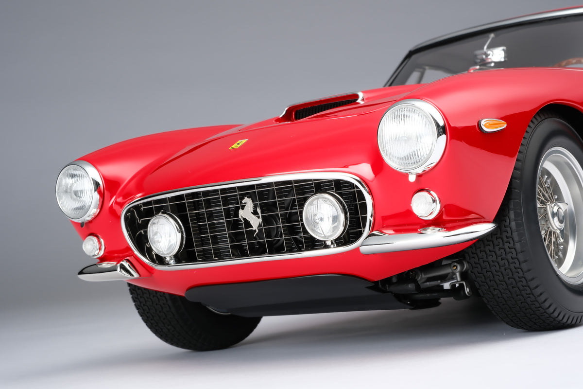 Ferrari 250 GT Berlinetta SWB (1961) - Limited Edition model at 1:8 scale by Amalgam Collection