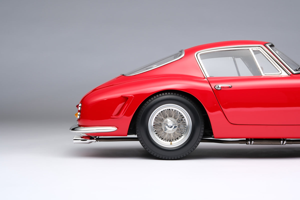 Ferrari 250 GT Berlinetta SWB (1961) - Limited Edition model at 1:8 scale by Amalgam Collection