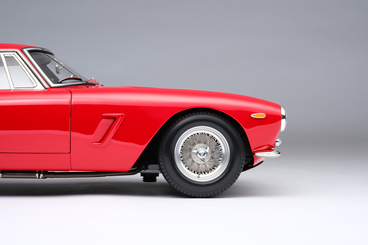 Ferrari 250 GT Berlinetta SWB (1961) - Limited Edition model at 1:8 scale by Amalgam Collection