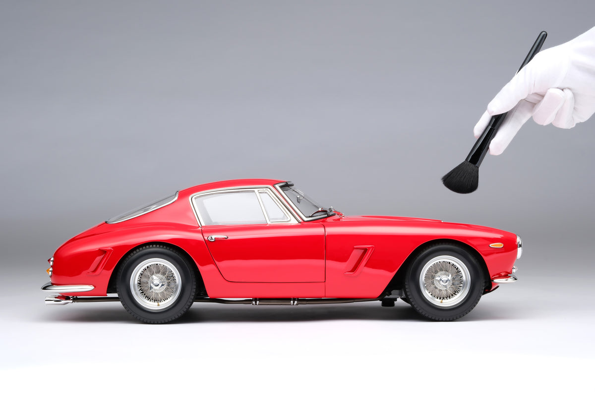 Ferrari 250 GT Berlinetta SWB (1961) - Limited Edition model at 1:8 scale by Amalgam Collection