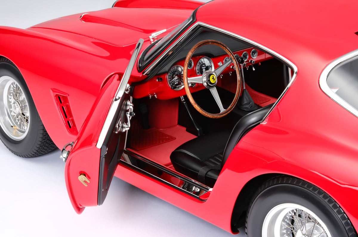 Ferrari 250 GT Berlinetta SWB (1961) - Limited Edition model at 1:8 scale by Amalgam Collection
