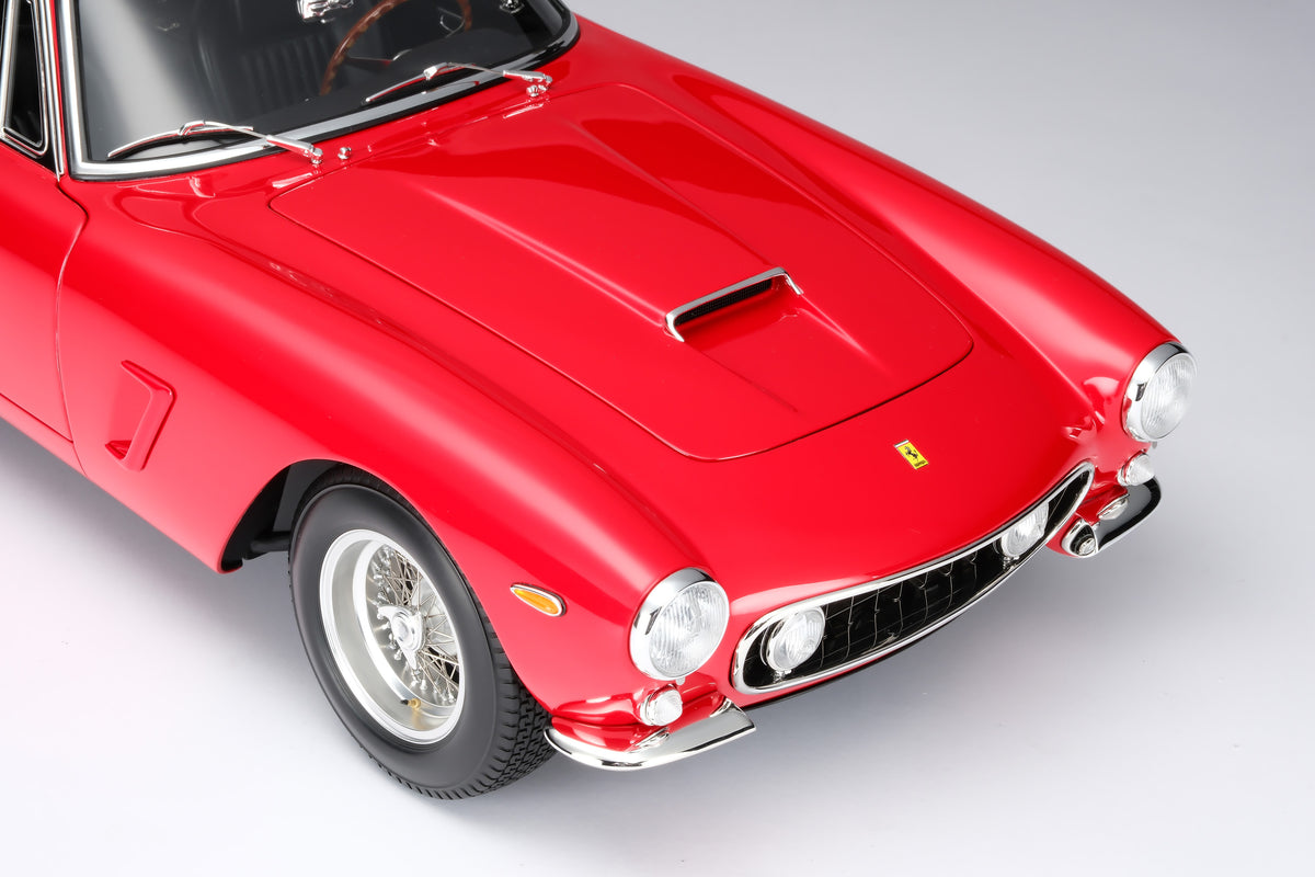 Ferrari 250 GT Berlinetta SWB (1961) - Limited Edition model at 1:8 scale by Amalgam Collection