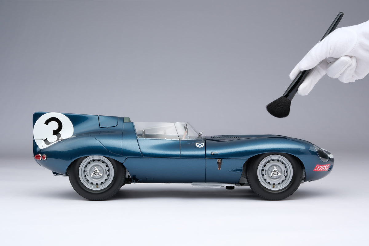 Jaguar D-type - 1957 Le Mans Winner - Flockhart & Bueb - 1:8 scale