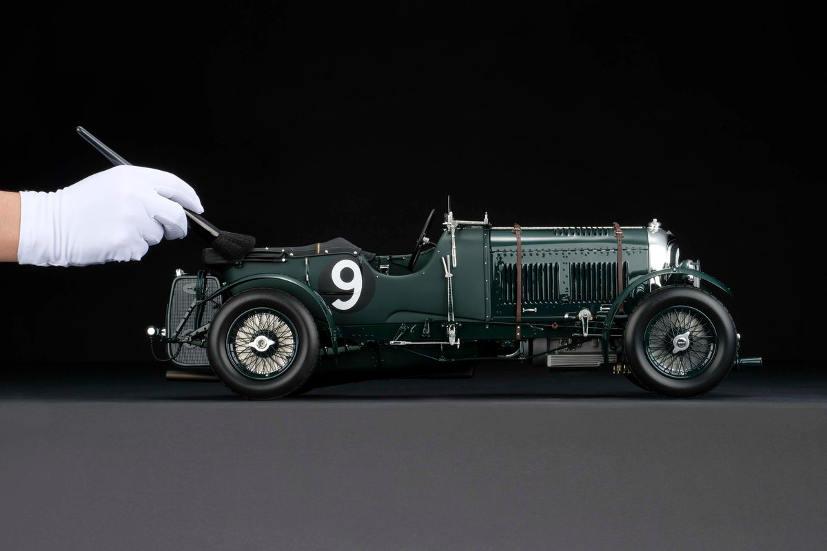 "1929 Bentley Blower" - 1930 Le Mans - Birkin & Chassagne - 1:8 scale model positioned on a dark background.