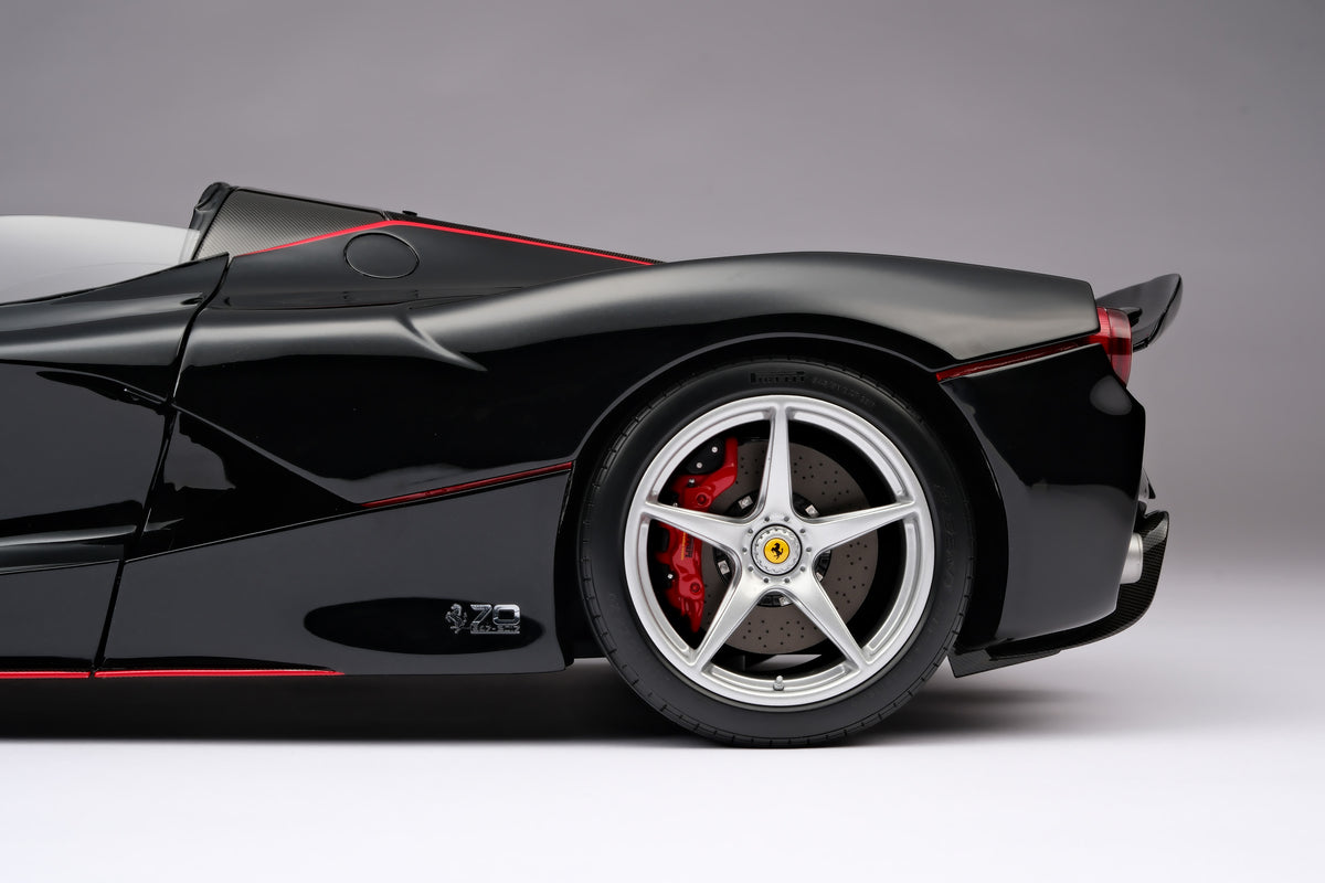 Ferrari LaFerrari Aperta (2016) - Black - 1:8 scale