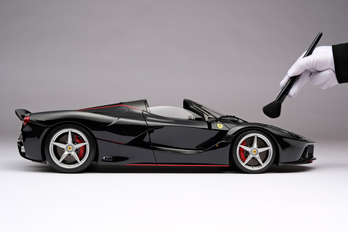 Ferrari LaFerrari Aperta (2016) - Black - 1:8 scale