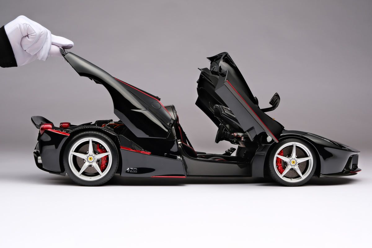 Ferrari LaFerrari Aperta (2016) - Black - 1:8 scale