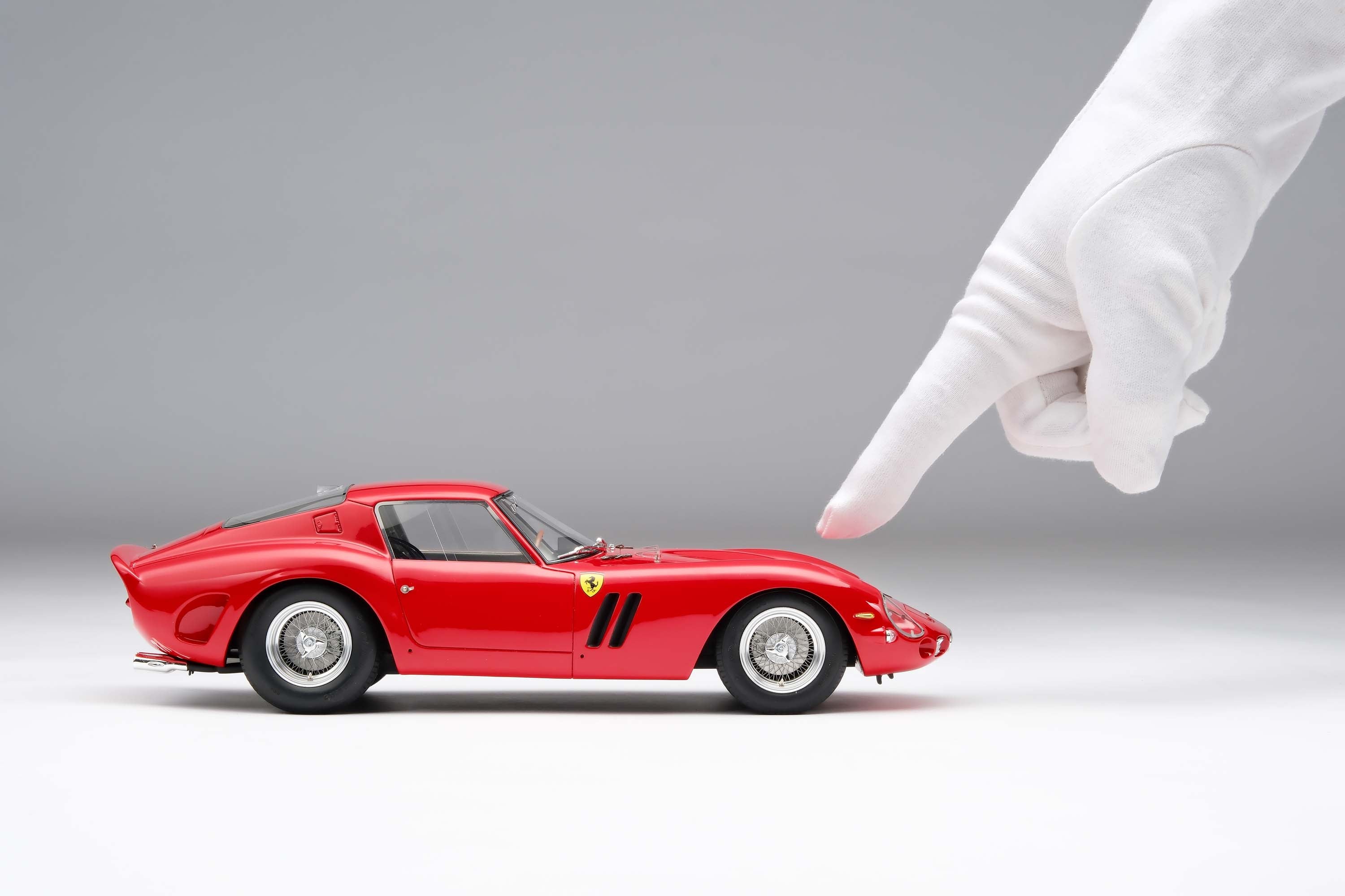 Red line Ferrari 250 GTO RL184 ダークブルー Ferrari 250 GTO Leads World's Rarest Ferraris at Concours of