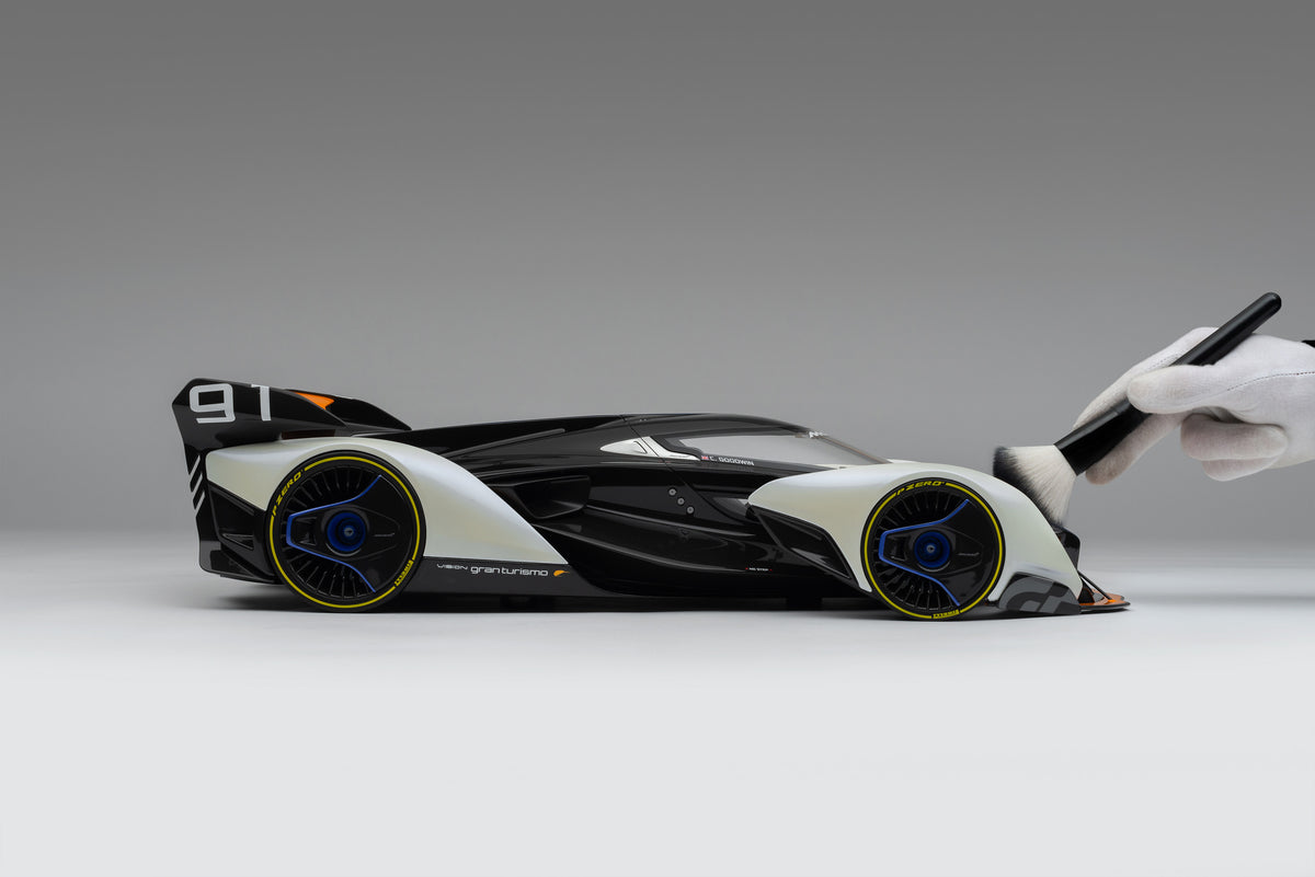 McLaren Ultimate Vision Gran Turismo (2017) - Signed Edition - Performance - 1:8 scale