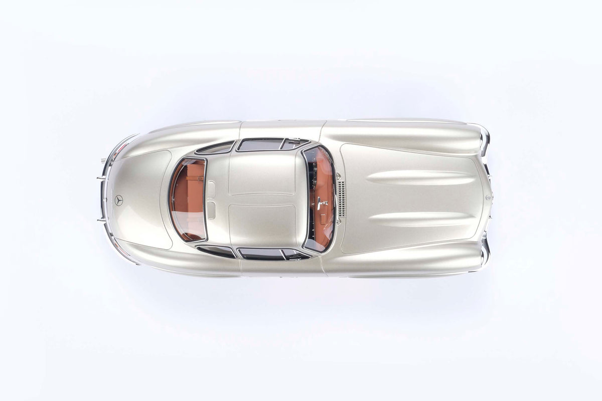 Mercedes-Benz 300 SL « Ailes de mouette » - Gris argenté métallisé - Échelle 1:18