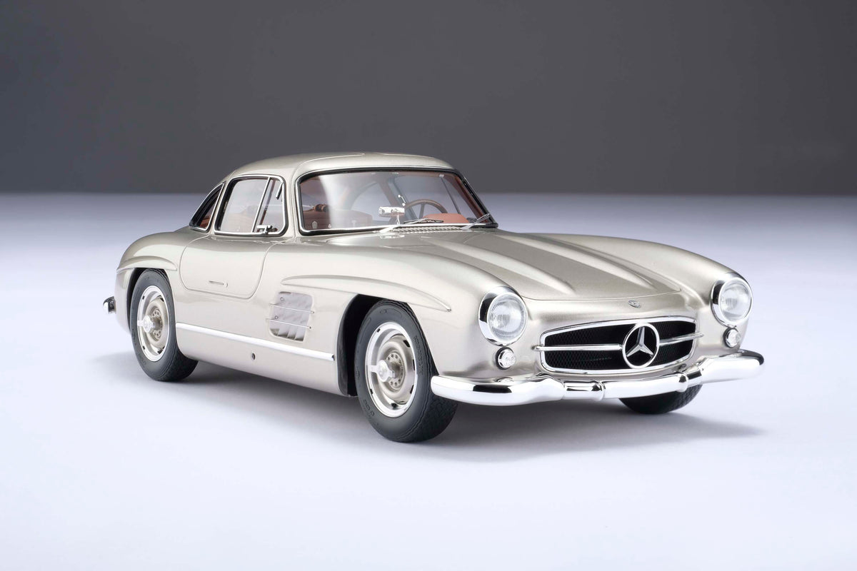 Mercedes-Benz 300 SL « Ailes de mouette » - Gris argenté métallisé - Échelle 1:18