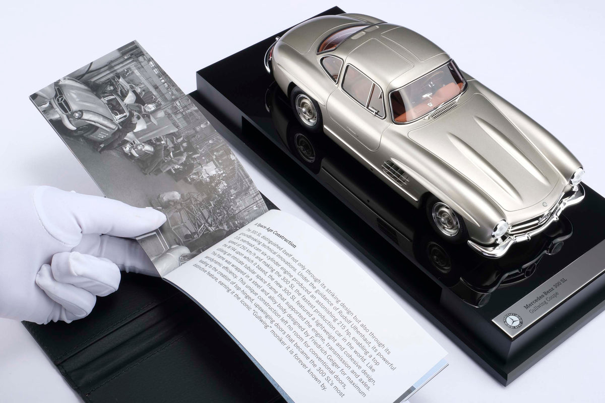 Mercedes-Benz 300 SL « Ailes de mouette » - Gris argenté métallisé - Échelle 1:18