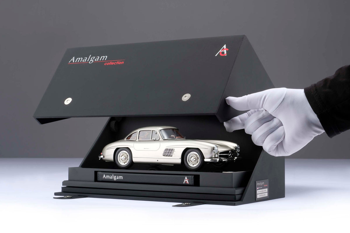 Mercedes-Benz 300 SL « Ailes de mouette » - Gris argenté métallisé - Échelle 1:18