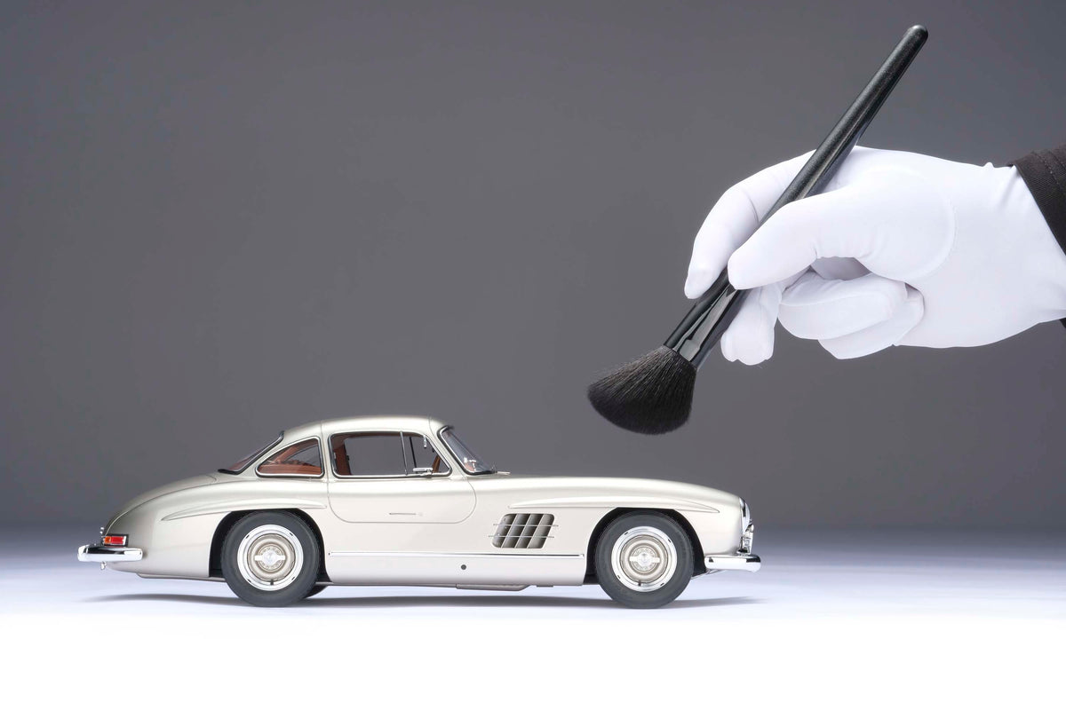 Mercedes-Benz 300 SL « Ailes de mouette » - Gris argenté métallisé - Échelle 1:18