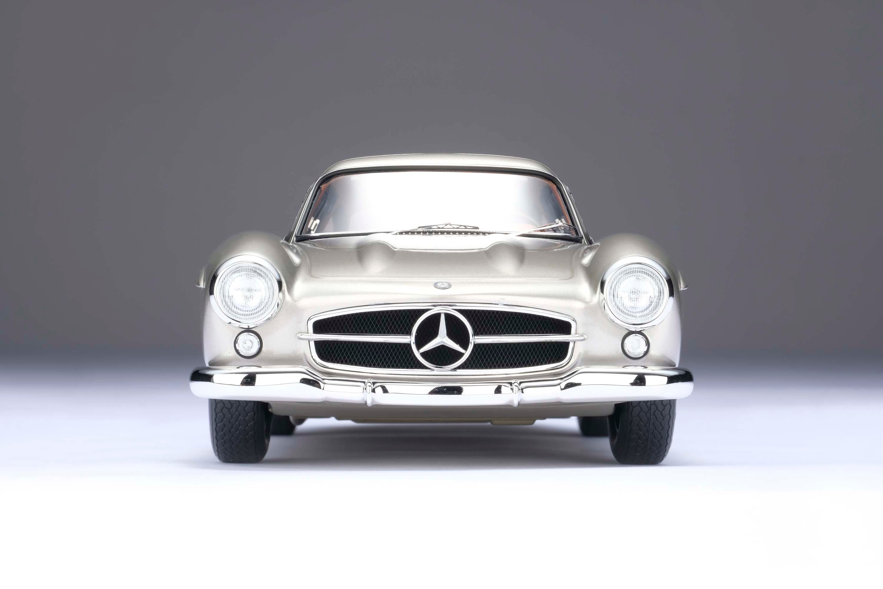 Mercedes-Benz 300 SL Gullwing - Silver Grey Metallic - 1:18 scale