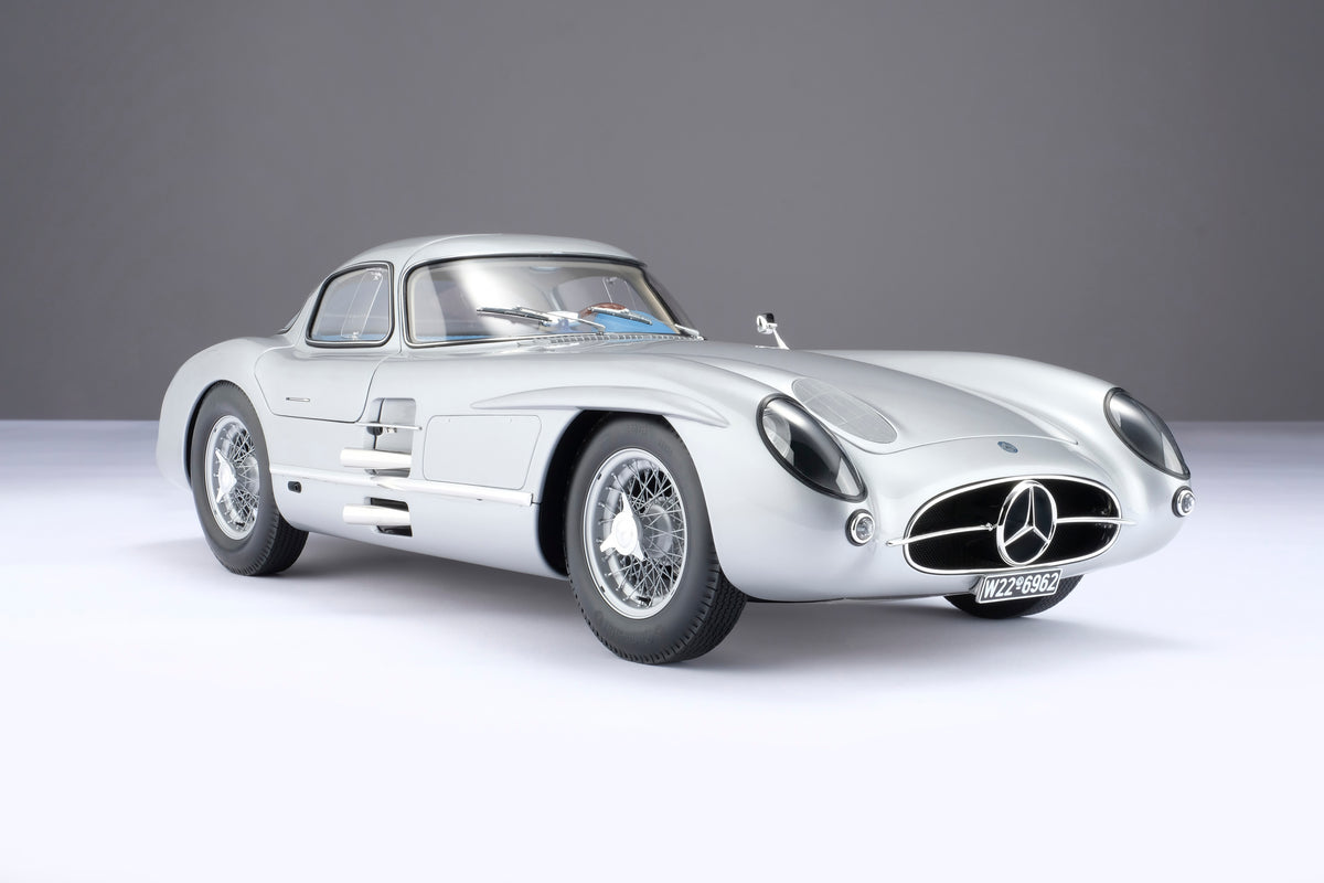 Mercedes-Benz 300 SLR Uhlenhaut Coupe (1955) - Gris argent métallisé - Échelle 1/8