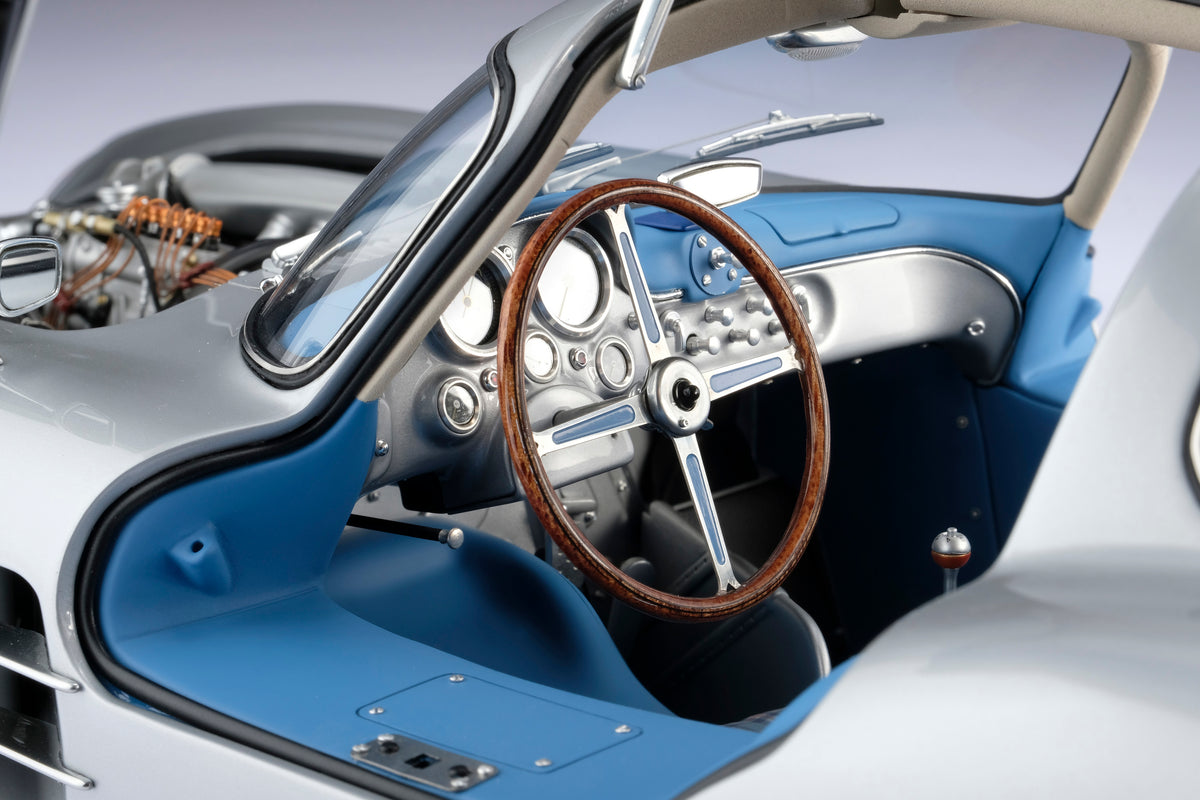 Mercedes-Benz 300 SLR Uhlenhaut Coupe (1955) - Gris argent métallisé - Échelle 1/8