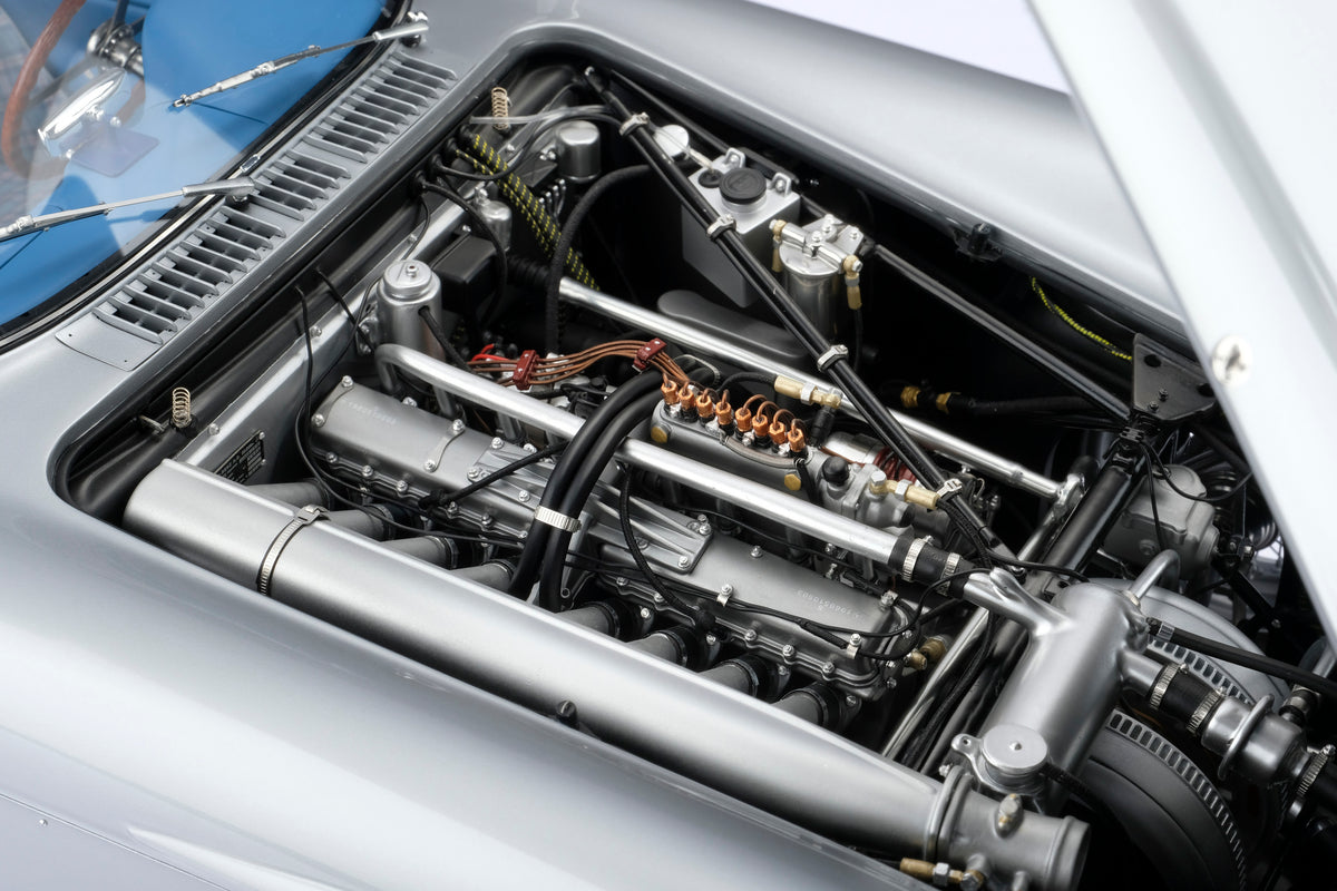 Mercedes-Benz 300 SLR Uhlenhaut Coupe (1955) - Gris argent métallisé - Échelle 1/8