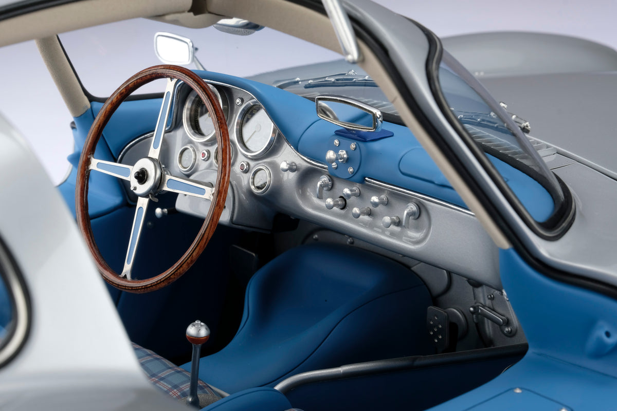 Mercedes-Benz 300 SLR Uhlenhaut Coupe (1955) - Gris argent métallisé - Échelle 1/8
